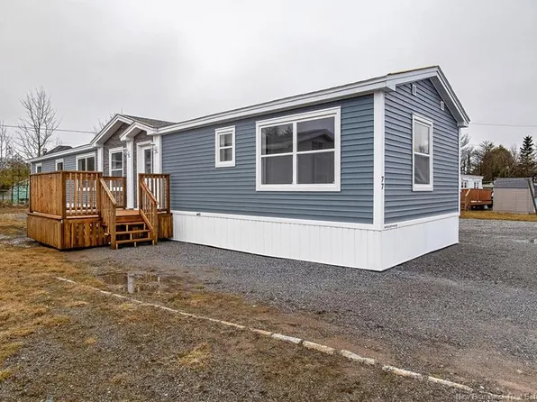 77 Violet St, Saint John, NB E2M 5M6
