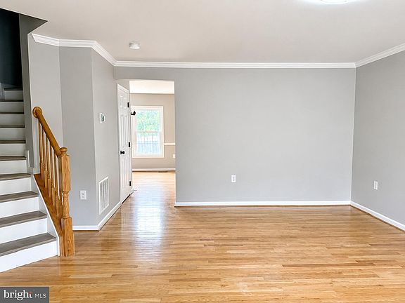 5th image of 20 Dunlap Dr