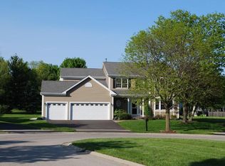 8 Ennis Ct, Cary, IL 60013