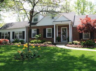 4 Berry Wood Dr, Saint Louis, MO 63122