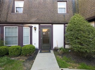 1910 King James Pkwy APT 28, Westlake, OH 44145