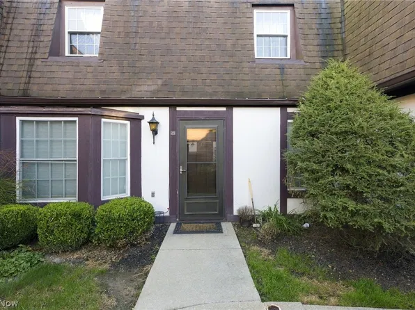 1910 King James Pkwy APT 28, Westlake, OH 44145