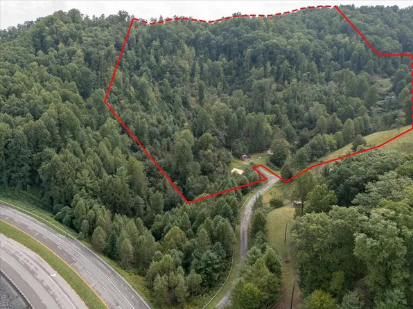4528 Markham Rd, Coeburn, VA 24230