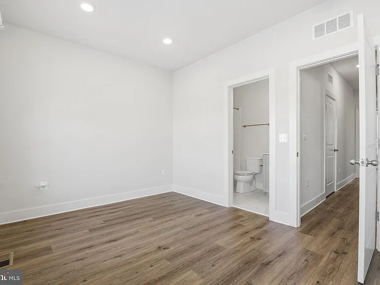 116 Crown St — Photo 22