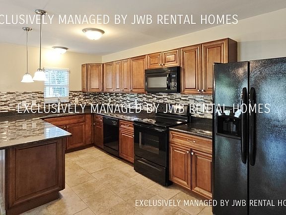 4th image of 2741 Green St