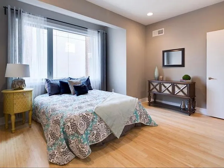 West bedroom with window nook