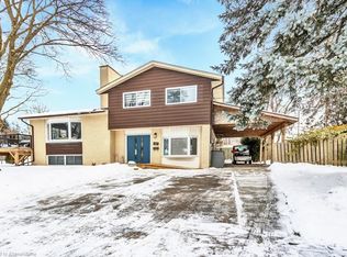 11 Hickson Dr, Kitchener, ON N2B2H4