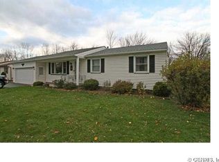 93 Lightwood Ln, Rochester, NY 14606