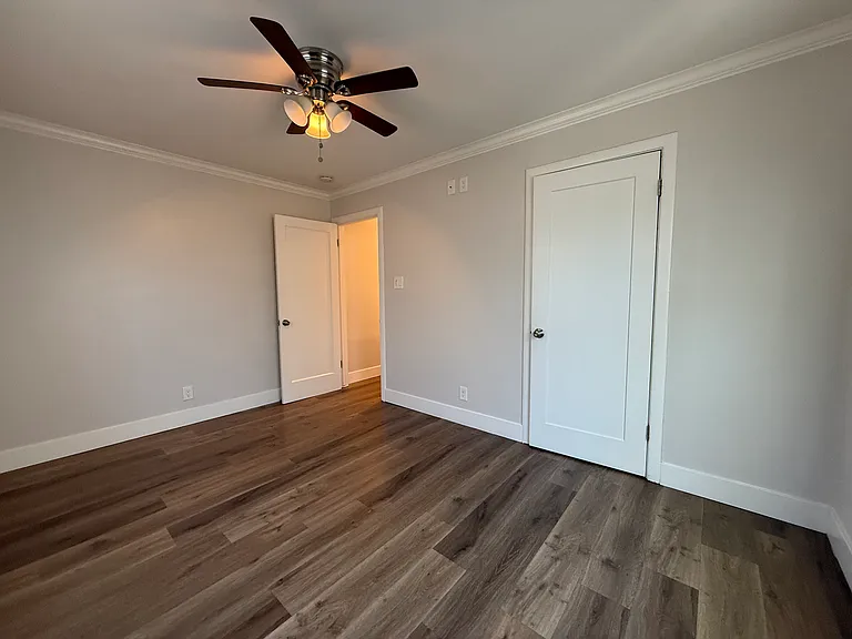 2323 Grove Ave — Photo 5