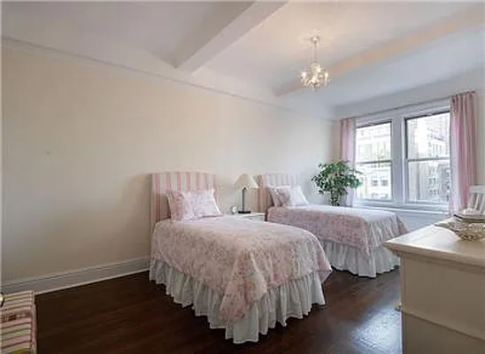 Sold by Warburg | media 6