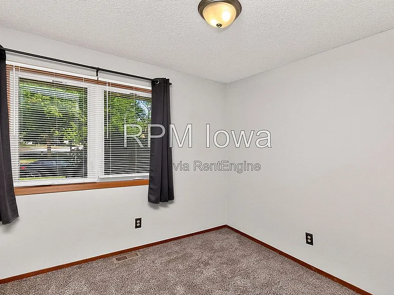 1614 NW Applewood St — Photo 18