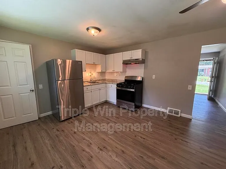 10329 Chesley Dr — Photo 15