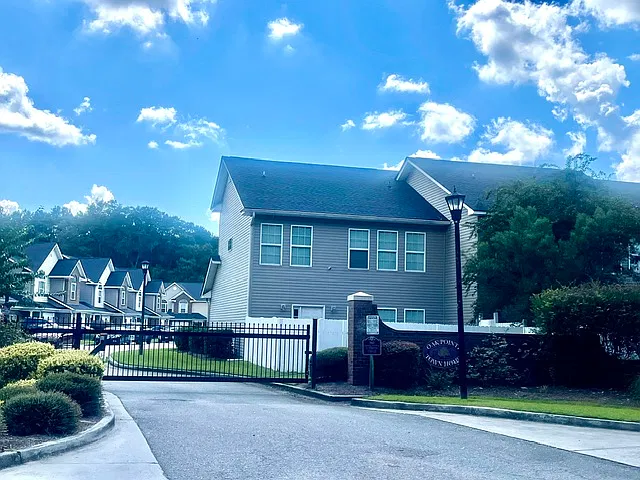 Gated Entry to Oak Pointe