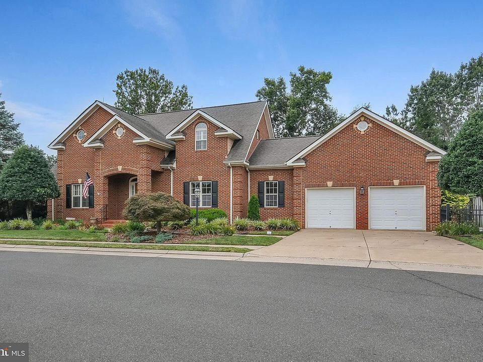 1st image of 243 Carriage Chase Cir