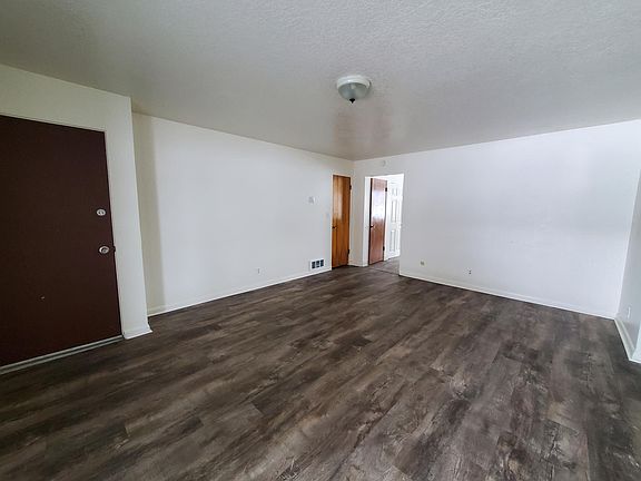 3rd image of 1420 Benton St APT 1