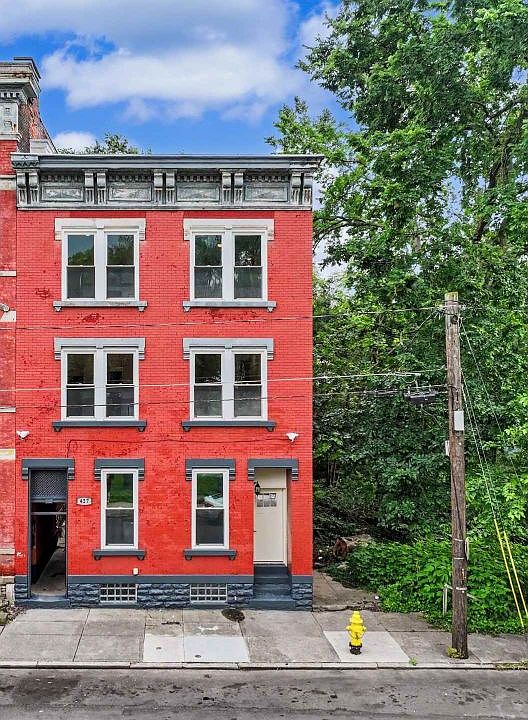 1st image of 427 Whiteman St APT 2