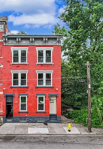 427 Whiteman St #2 Photo 1