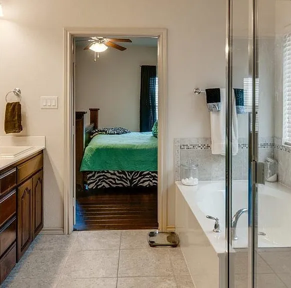 4624 Lazy Oaks St — Photo 10