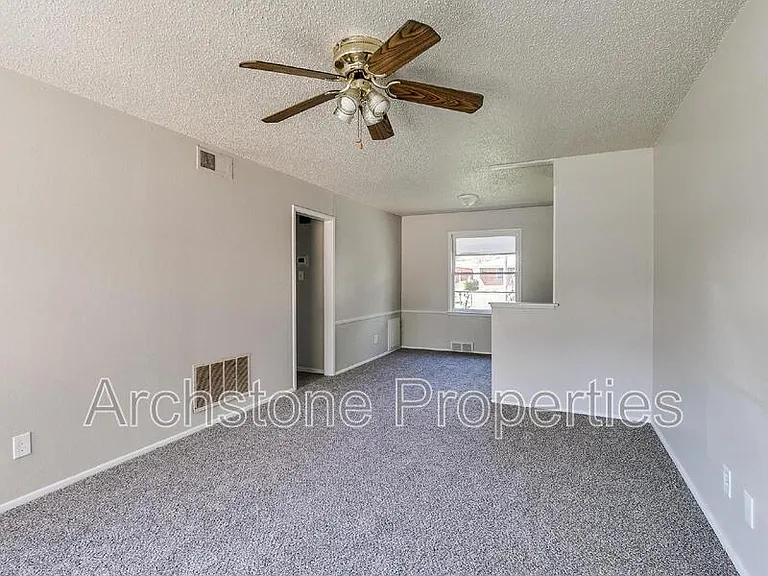2305 Mustang St — Photo 4