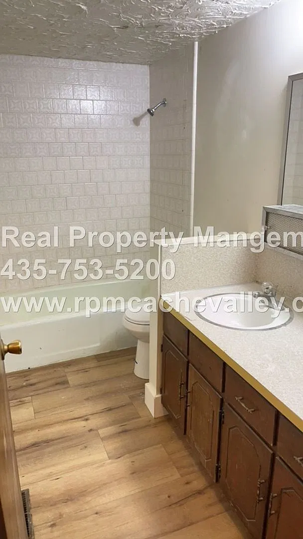 565 Dee Ave — Photo 3