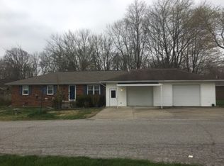 1617 Center St, Carmi, IL 62821