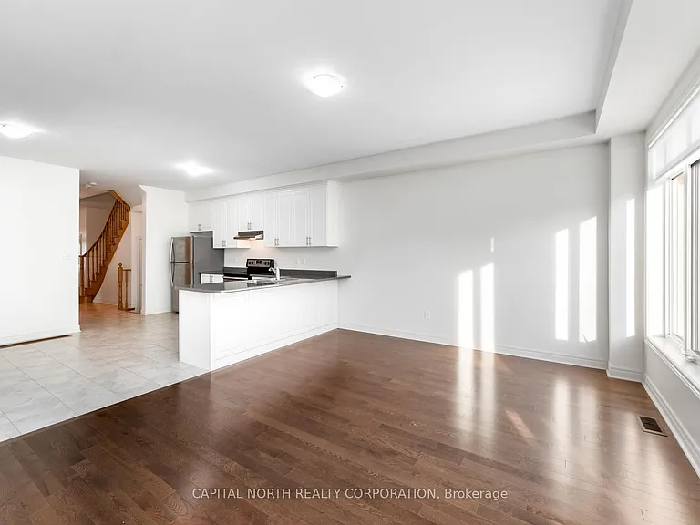 84 Fortis Cres — Photo 15