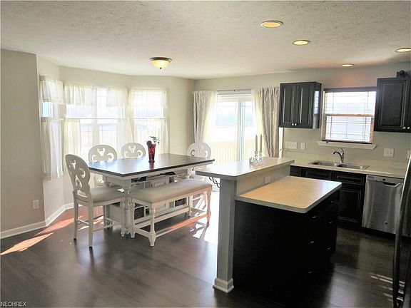 5th image of 381 Hubbell Cir