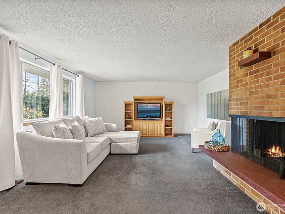 4th image of 10425 123rd Street Ct E