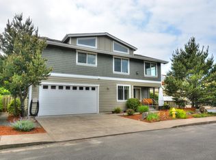 215 NW Fayette St, Waldport, OR