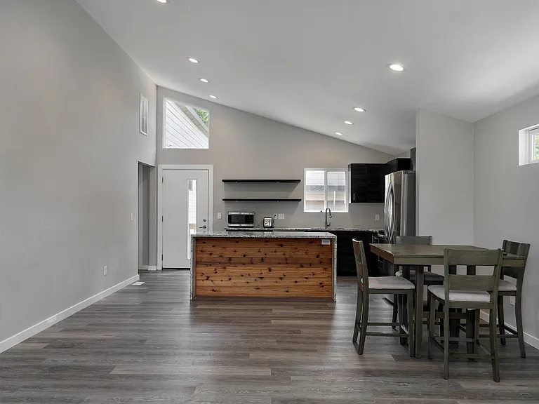 653 S Fairway Ave — Photo 5