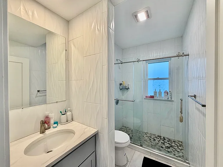 305 Washington St #1 — Photo 29