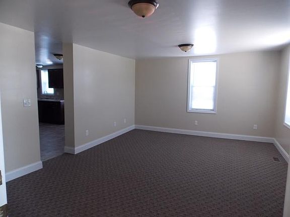 4th image of 138 N Earl St
