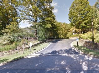 101 Barrington Hills Dr, Sandy Springs, GA
