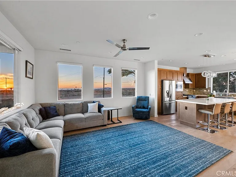 1068 Hampton Dr — Photo 17