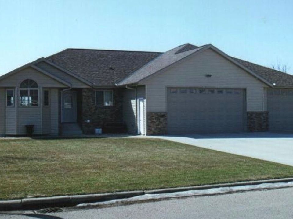 1st image of 631 1st St SE
