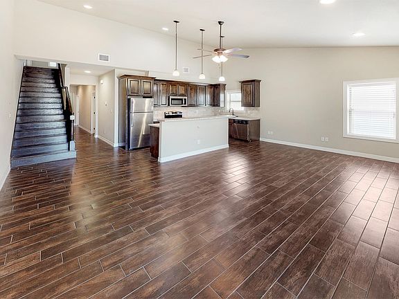 2nd image of 901 Montclair Ave