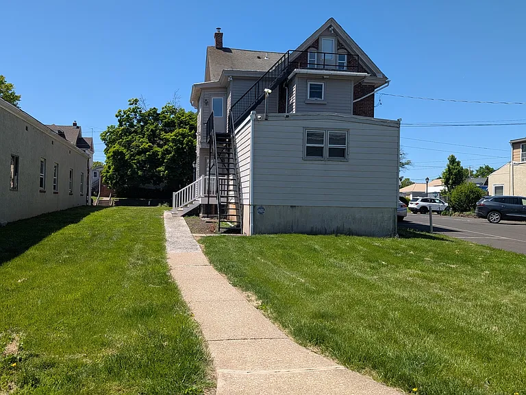 727 W Main St #2 — Photo 2