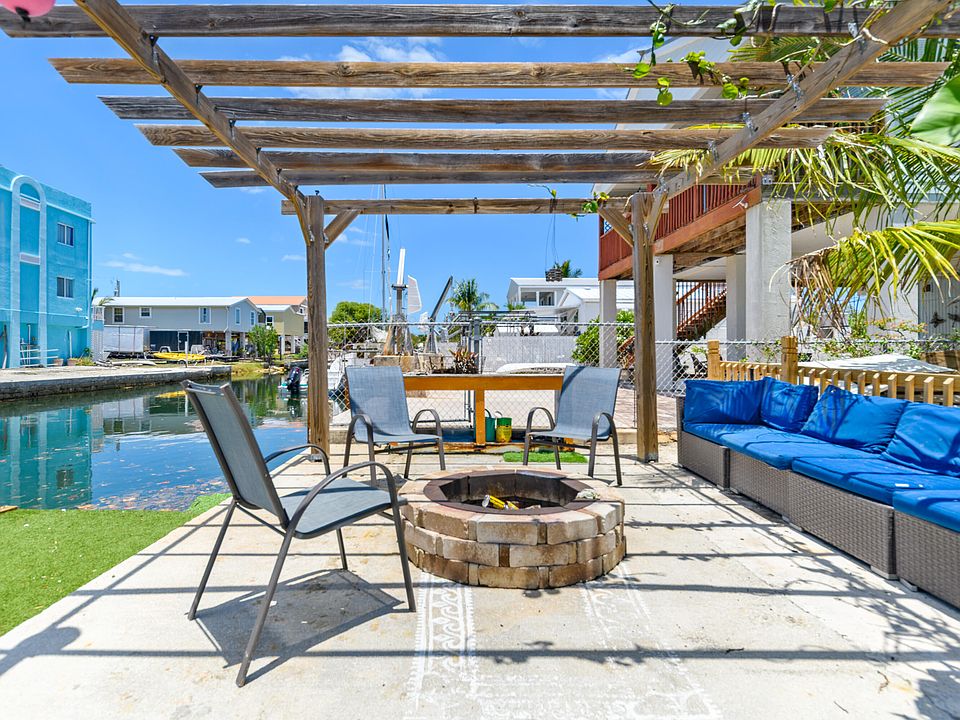 1st image of 1 Riviera Dr