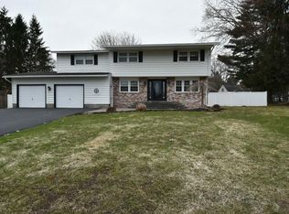 108 Elmcrest Cir, Liverpool, NY 13090