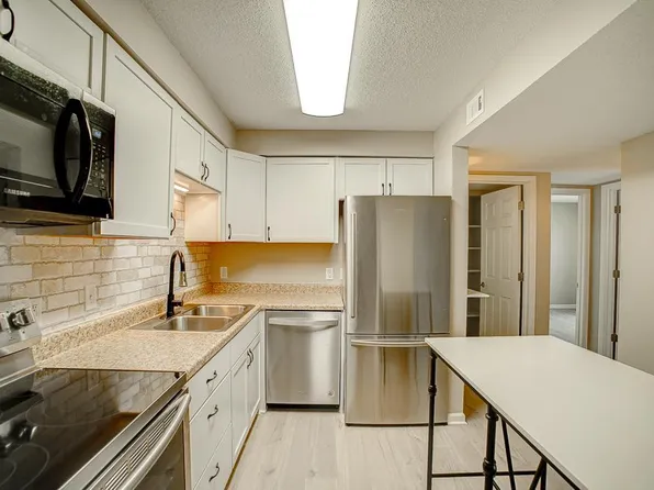 2680 Oxford St N APT 132, Roseville, MN 55113