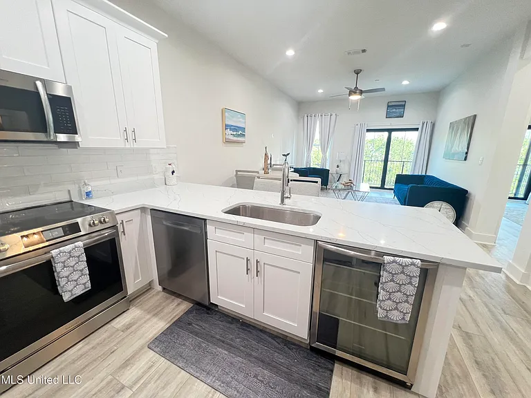 124 Court St — Photo 4