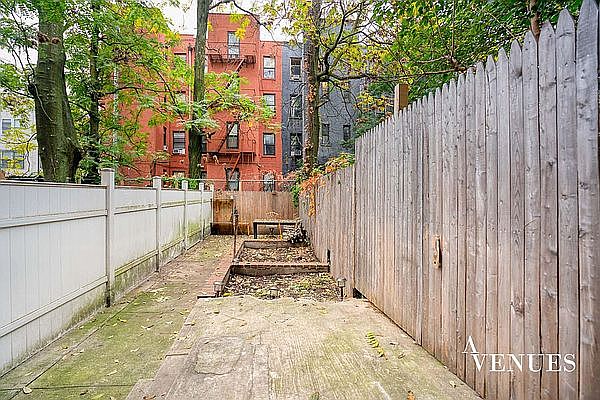 1st image of 216 E 111th St #1E