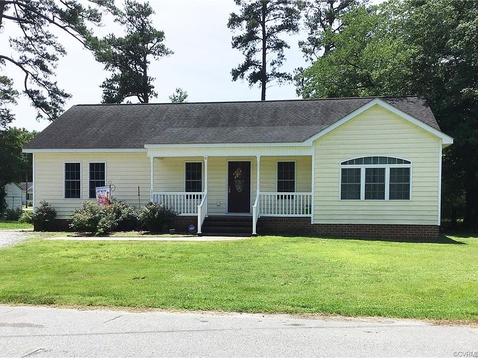 1st image of 215 Pine Pl
