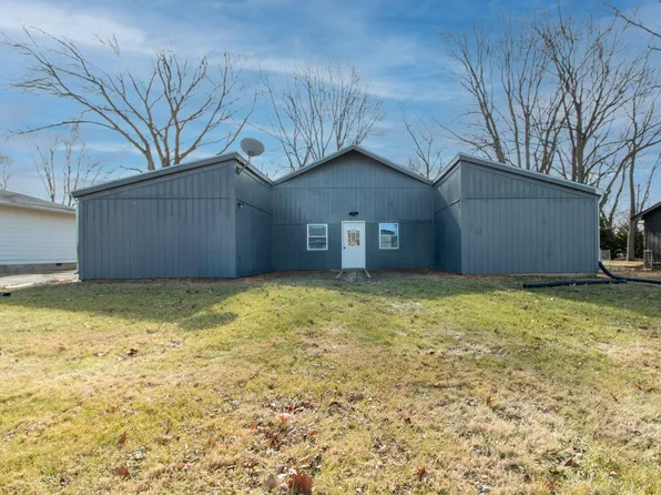 631 Meadow Ln, Le Roy, IL 61752