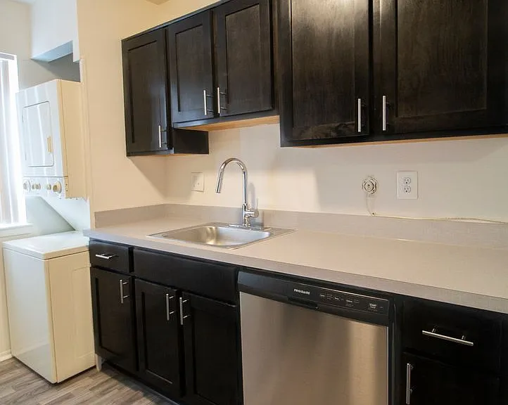 Novi Ridge Apartments — Photo 28