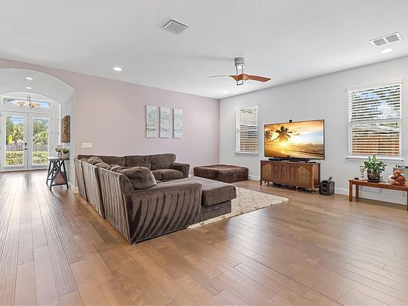 2nd image of 6106 S Himes Ave