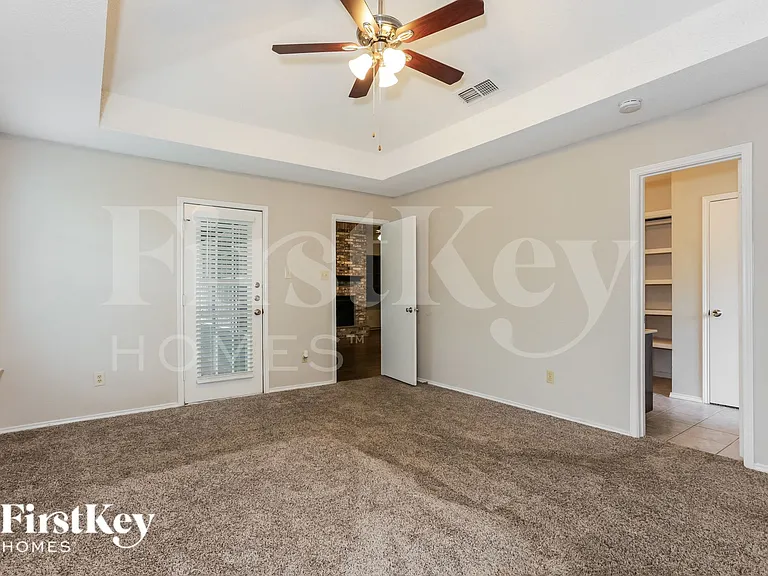 714 Windridge Ln — Photo 9
