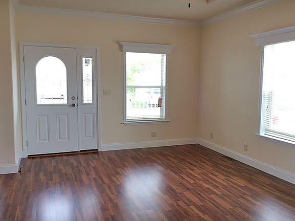 4th image of 1404 Equestrian Dr