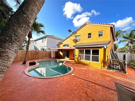 3rd image of 4913 SW 35th Ter #4913