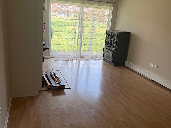 4th image of 755 Grove Dr